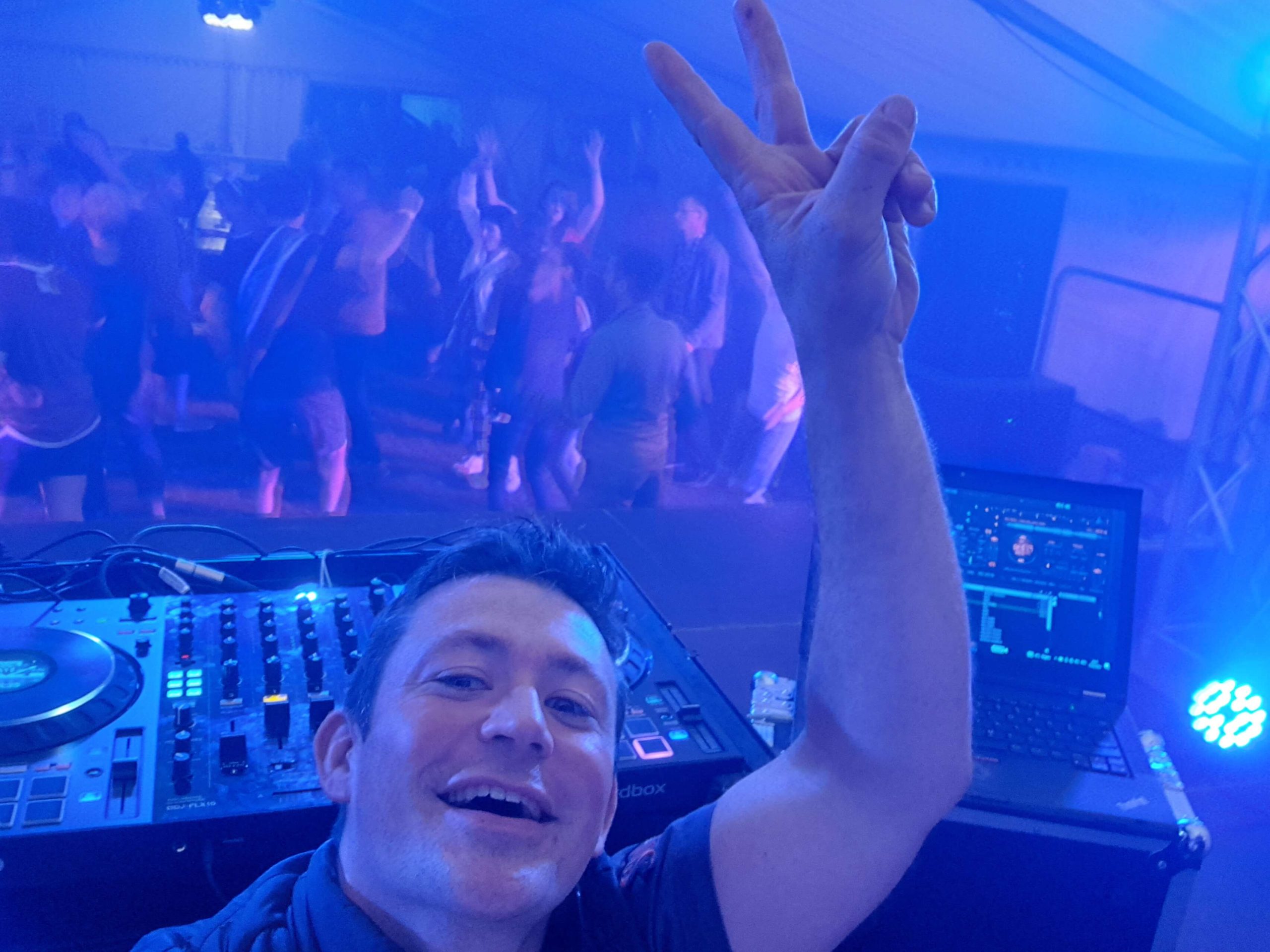 Partyzelt DJ Small mischpult